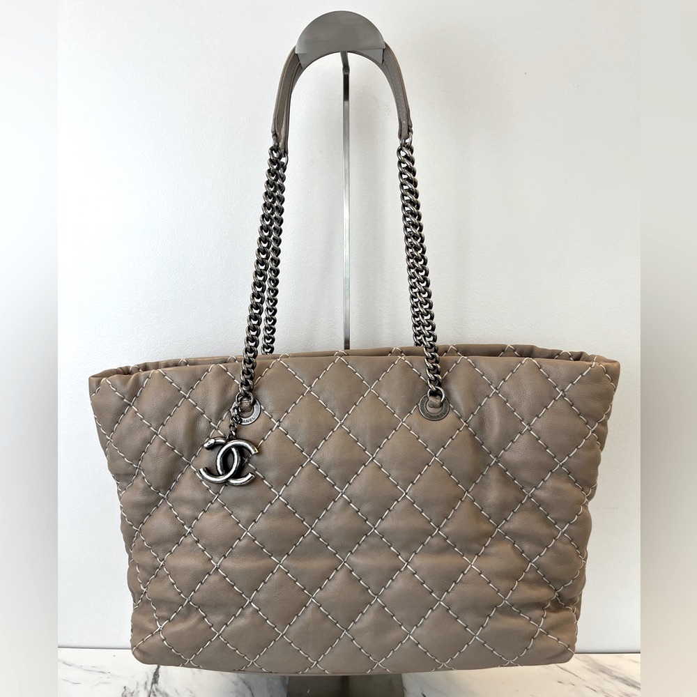 CHANEL SHOPPING TOTE